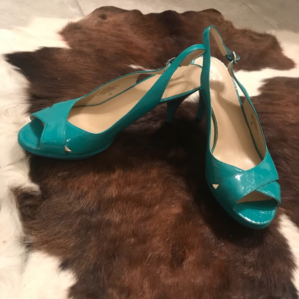 VGUC Nine West peep toe turquoise sandals size 9